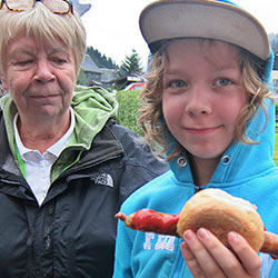 Abendessen beim Camp der Feuerwehrjugend der Partnerstädte Suhl am 03.08.2016 in Vesser