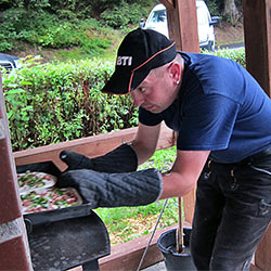 Abendessen beim Camp der Feuerwehrjugend der Partnerstädte Suhl am 03.08.2016 in Vesser