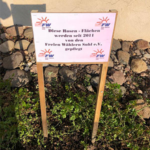 Rosenbeet am Waffenmuseum Suhl (Foto: Brigitte Günkel)