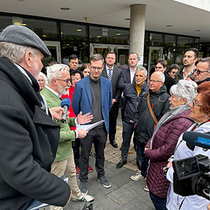 Aktion zur Unterstützung der SNG vor dem Thüringer Landtag in Erfurt am 02.11.2023