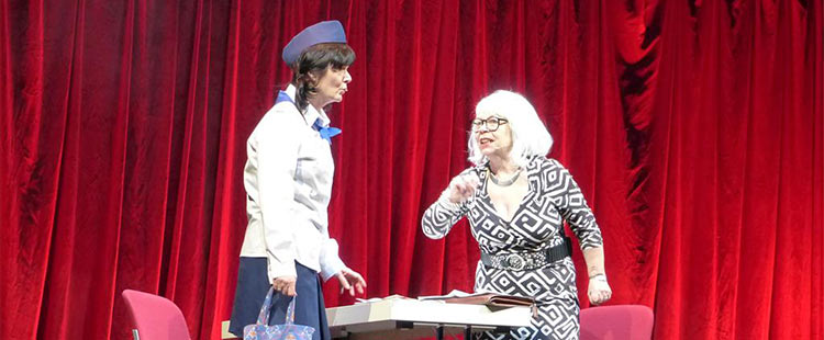 Karin Rennert und Ingrid Ehrhardt fr die Freien Whler Suhl beim 5. Politischen Aschermittwoch 2016 im CCS