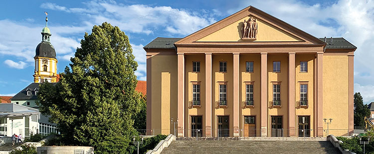Saniertes Portalgebäude des ehemaligen Kulturhauses Suhl (Foto: Manuela Hahnebach)