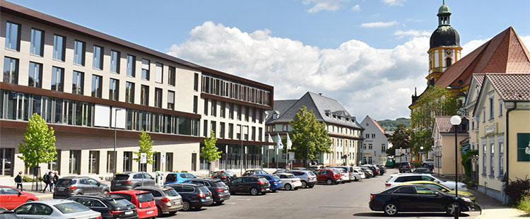 Parkplatz vor der IHK Südthüringen in der Bahnhofstraße Suhl