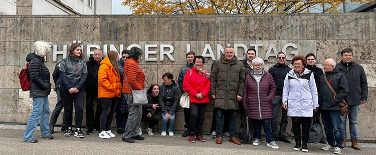 Aktion zur Unterstützung der SNG vor dem Thüringer Landtag in Erfurt