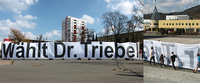 Lebendes Banner auf dem Platz der Deutschen Einheit in Suhl "Wählt Triebel"
