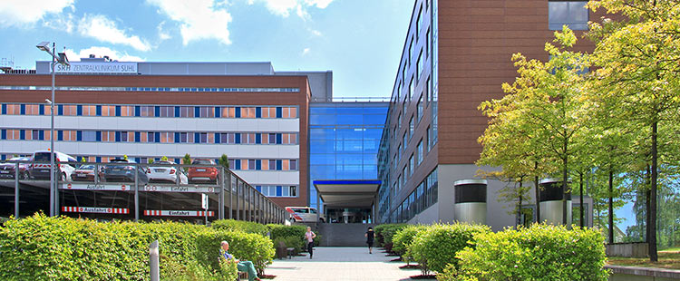 SRH Zentralklinikum Suhl | Foto: SRHSuhl 2015 Quelle: Wikimedia Commons