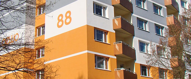 Sarniertes GeWo-Wohnhaus in Suhl, Aue 1, Leonhard-Frank-Straße 88